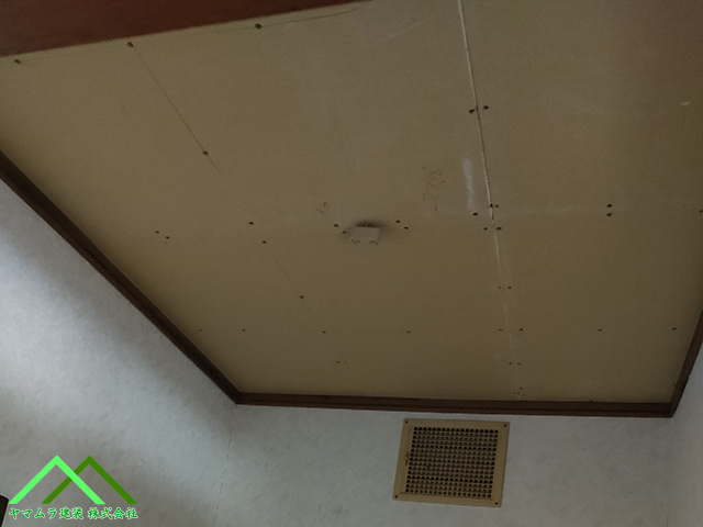 名古屋市中川区にて洗面所リフォーム！天井水漏れを解決！壁紙と照明で快適空間に