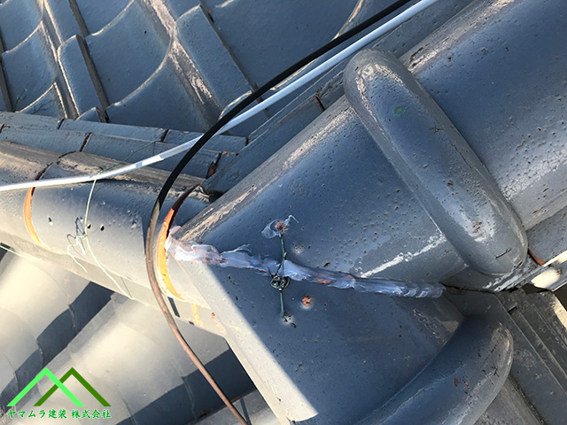 隙間にコーキングを