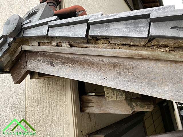 しっくいが剥がれた