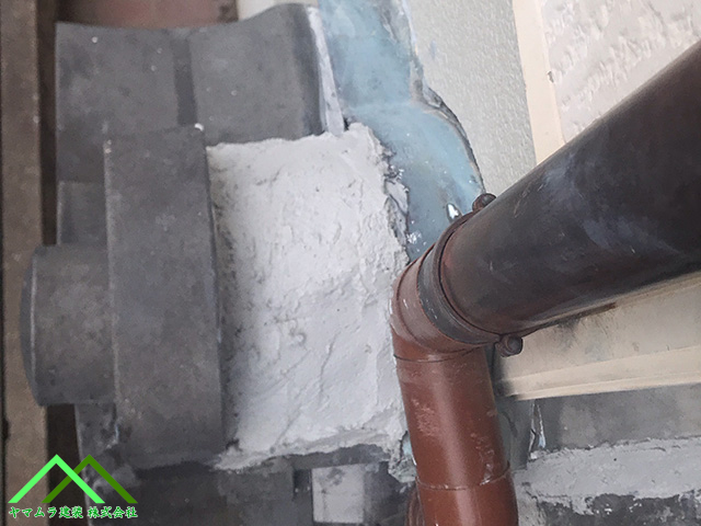 漆喰で被せます