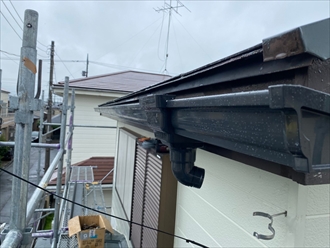 新しい雨樋（軒樋）を設置