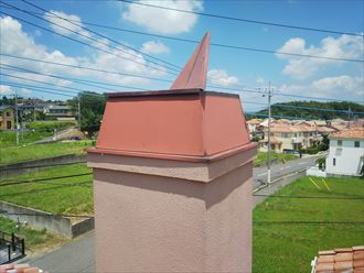 台風で捲れてしまった飾り煙突