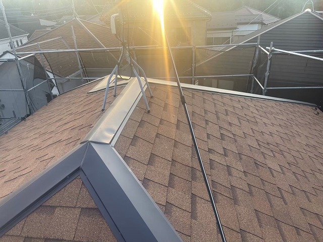 蓮田市築30年のコロニアル屋根、雨漏り寸前の危機！アスファルトシングルで安心・快適な暮らしを取り戻す