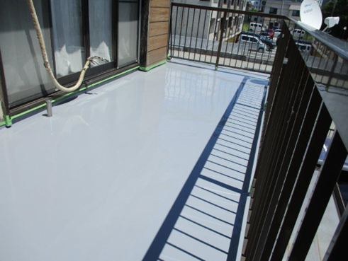 沼津市ベランダ防水中塗り