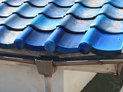 軒先を葺き直して雨漏り解消