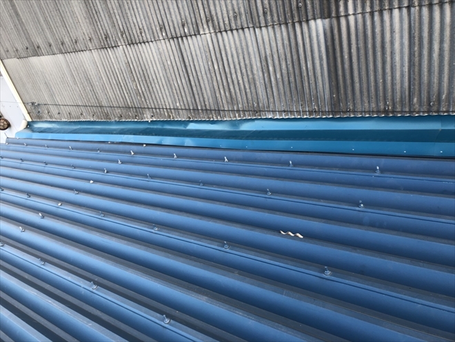 雨押え板金カバー工事によって倉庫の雨漏りを改善することができました