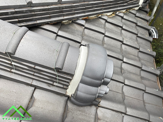 屋根漆喰を塗ります