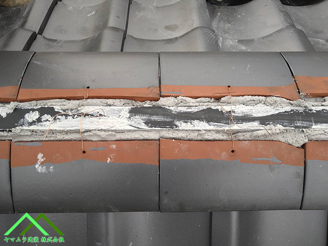 熨斗瓦を固定していきます