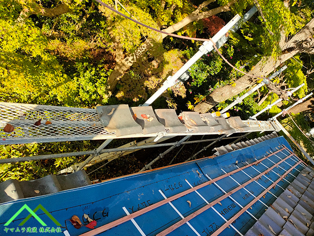 軒先部の修復作業