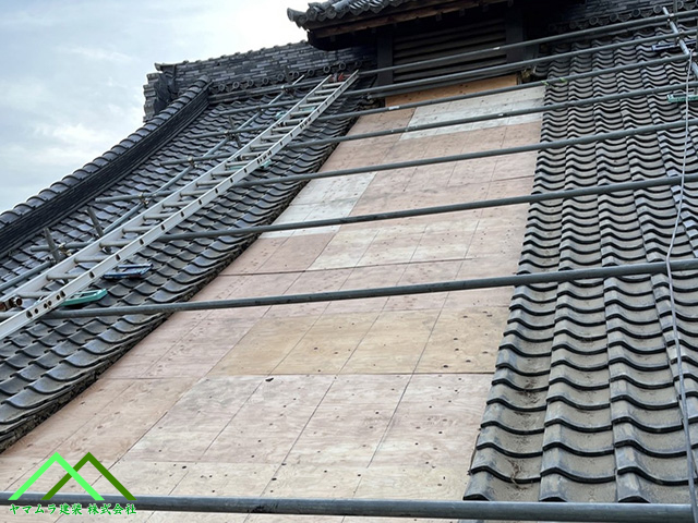 合板を貼ります