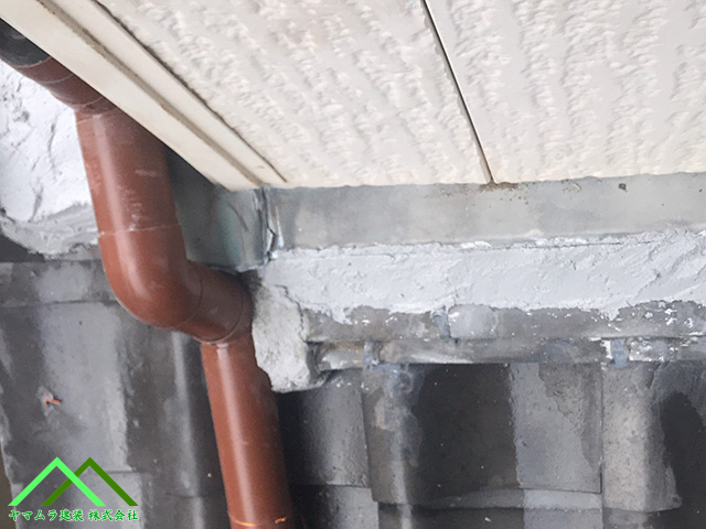 樋吊りが固定されて