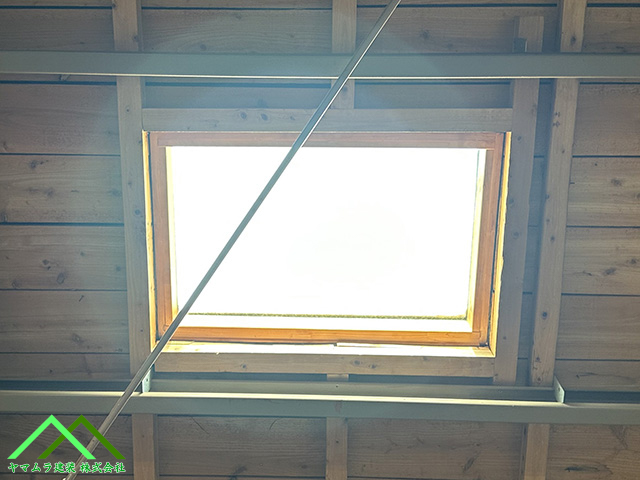 木枠を載せる天窓