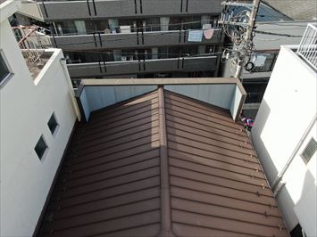 屋根に上る前に全体像をドローンで確認