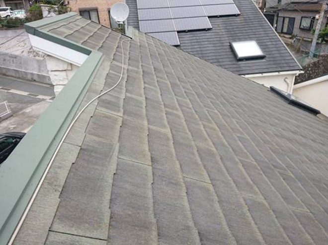 スレート屋根を調査