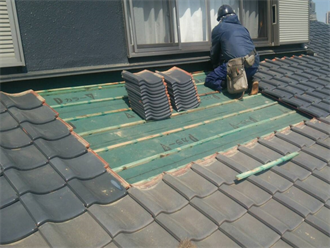 瓦屋根葺き直し工事