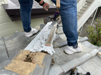 棟土台の漆喰施工