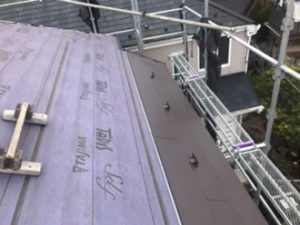 軒先から屋根材を設置