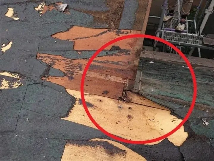 下地部分が雨漏りによって腐食