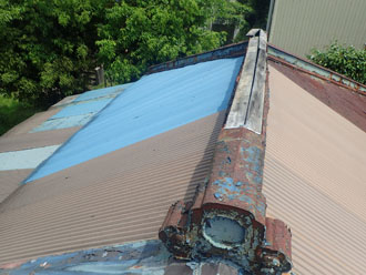 棟板金が剥がれていました