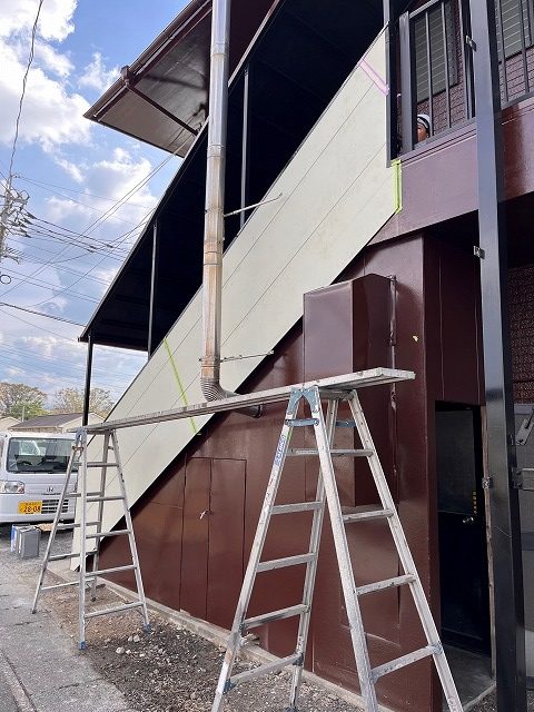 都城市にて、外壁ボード張替工事が始まりました ②