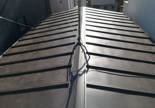 トタン屋根からガルバリウム鋼板の瓦棒に葺き替え雨漏りを阻止