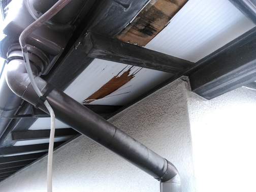 三島市軒天破損