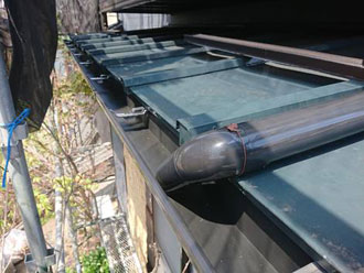 雨樋も交換します