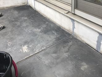 雨漏りを起こしたバルコニー