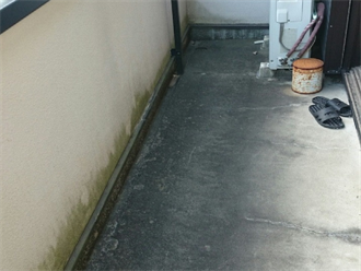 ベランダ床の亀裂から雨漏りを起こしているようです