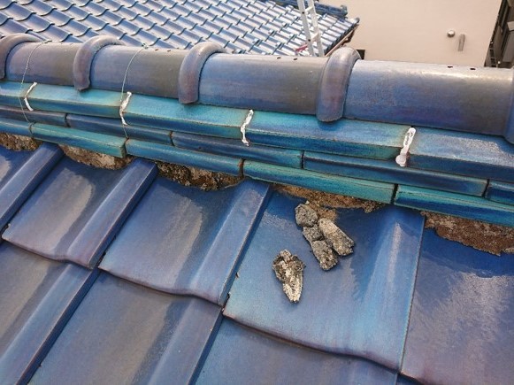 漆喰の劣化した棟瓦