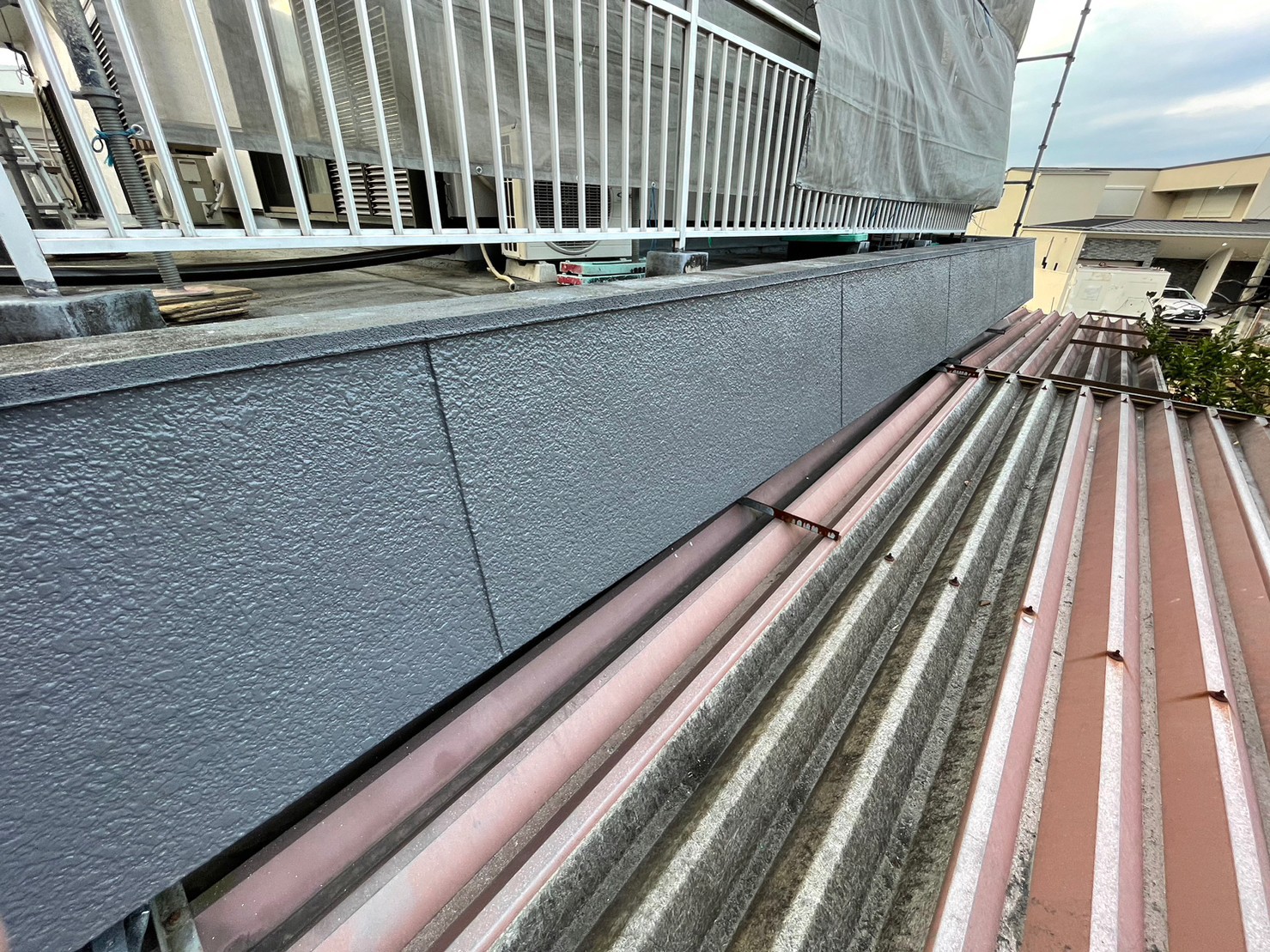 春日井市の外壁塗装、パラペット塗装