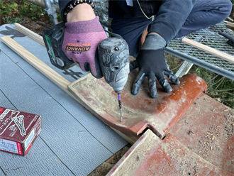 桟木取り付けと瓦の設置