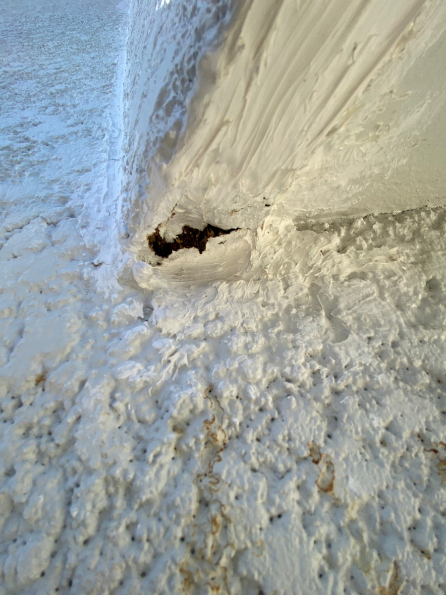 守山区で出窓部分のシーリング劣化