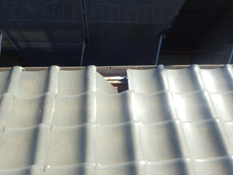 飛来物によって欠けてしまった瓦