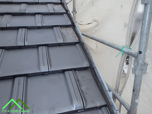 ケラバ袖に水密材を貼ります