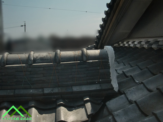 棟尻を漆喰を塗ります