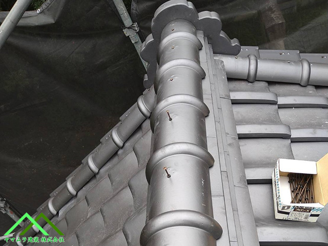 固定用のビスを打ち込みます