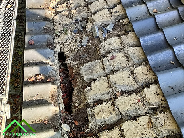 雨漏りで穴が発生