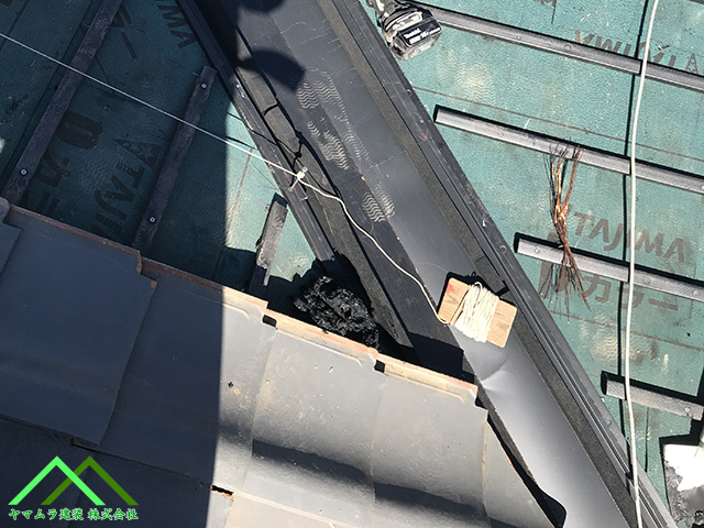 水密材を貼ります