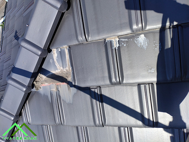 コーキングで埋めています