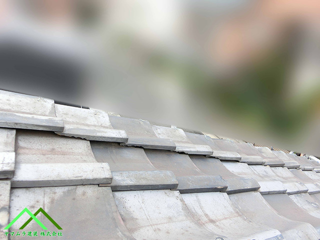 ケラバ瓦との隙間