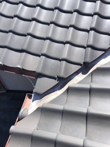 沼津市瓦屋根雨漏り谷板金