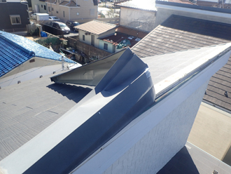 捲れあがった棟板金