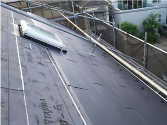 ガルバリウム鋼板で葺き替え