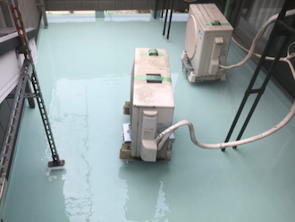 ウレタン防水塗布（1回目）