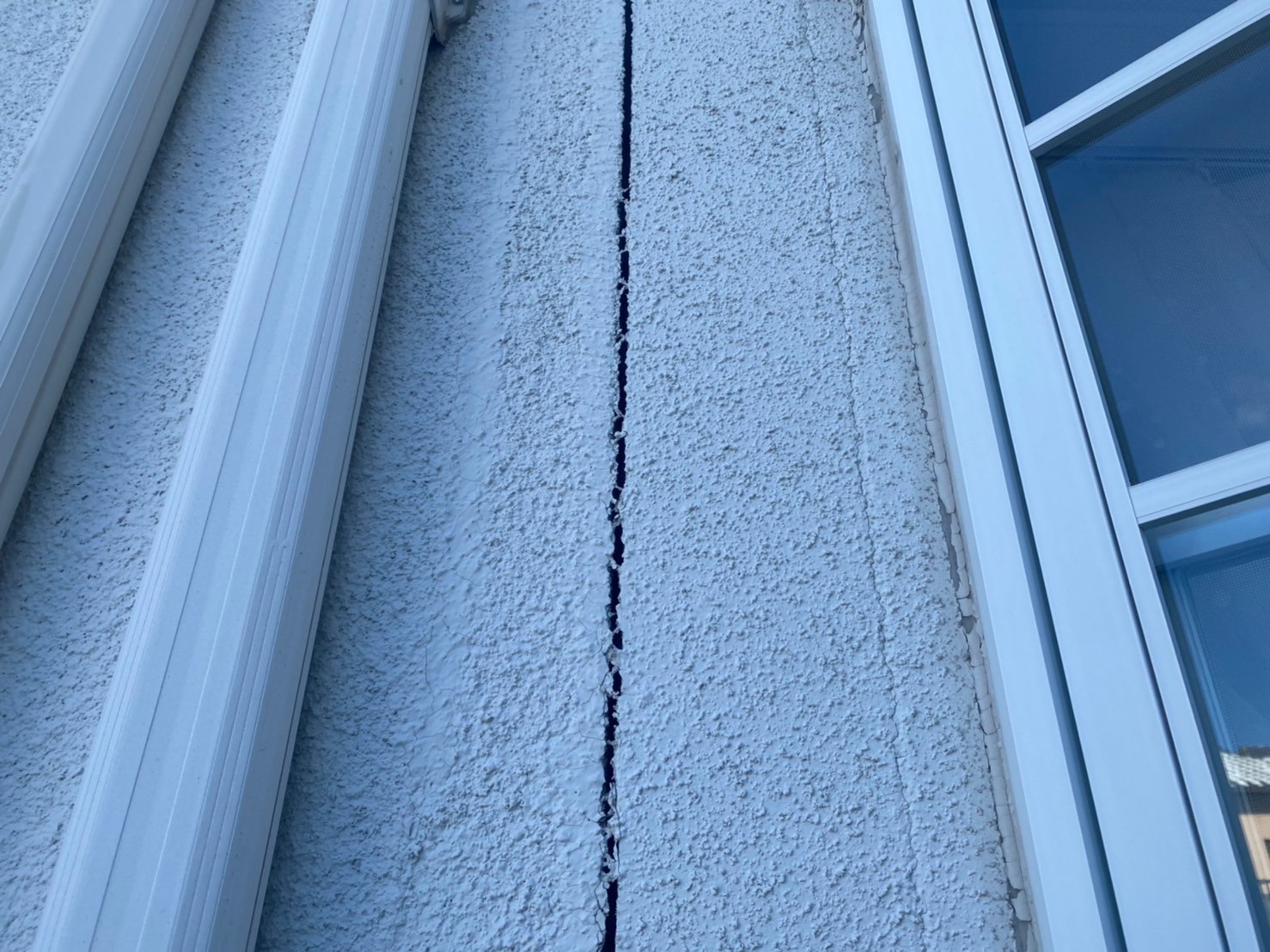 春日井市の雨漏り修理、コーキング打替え