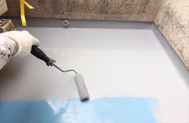 平塚市明石町のお住まいにてバルコニーからの雨漏りをウレタン密着工法にて解消