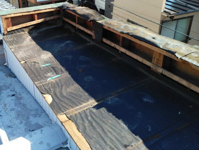 パラペットの屋根葺き替え工事