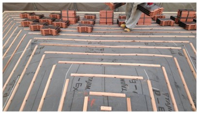 桟木を取り付けていきます。