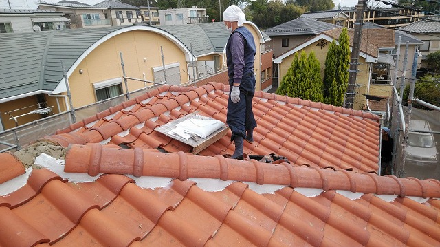 漆喰工事の様子